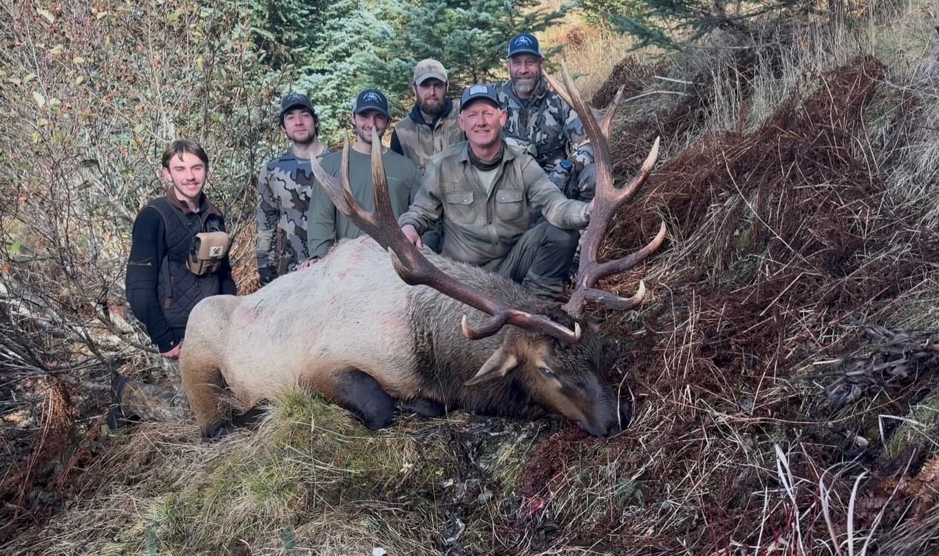 NLO hunting group with Alaska trophy